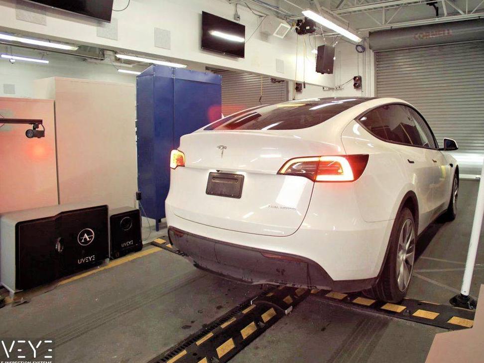 TESLA MODEL Y 2023 7SAYGDEE1PA058768 image